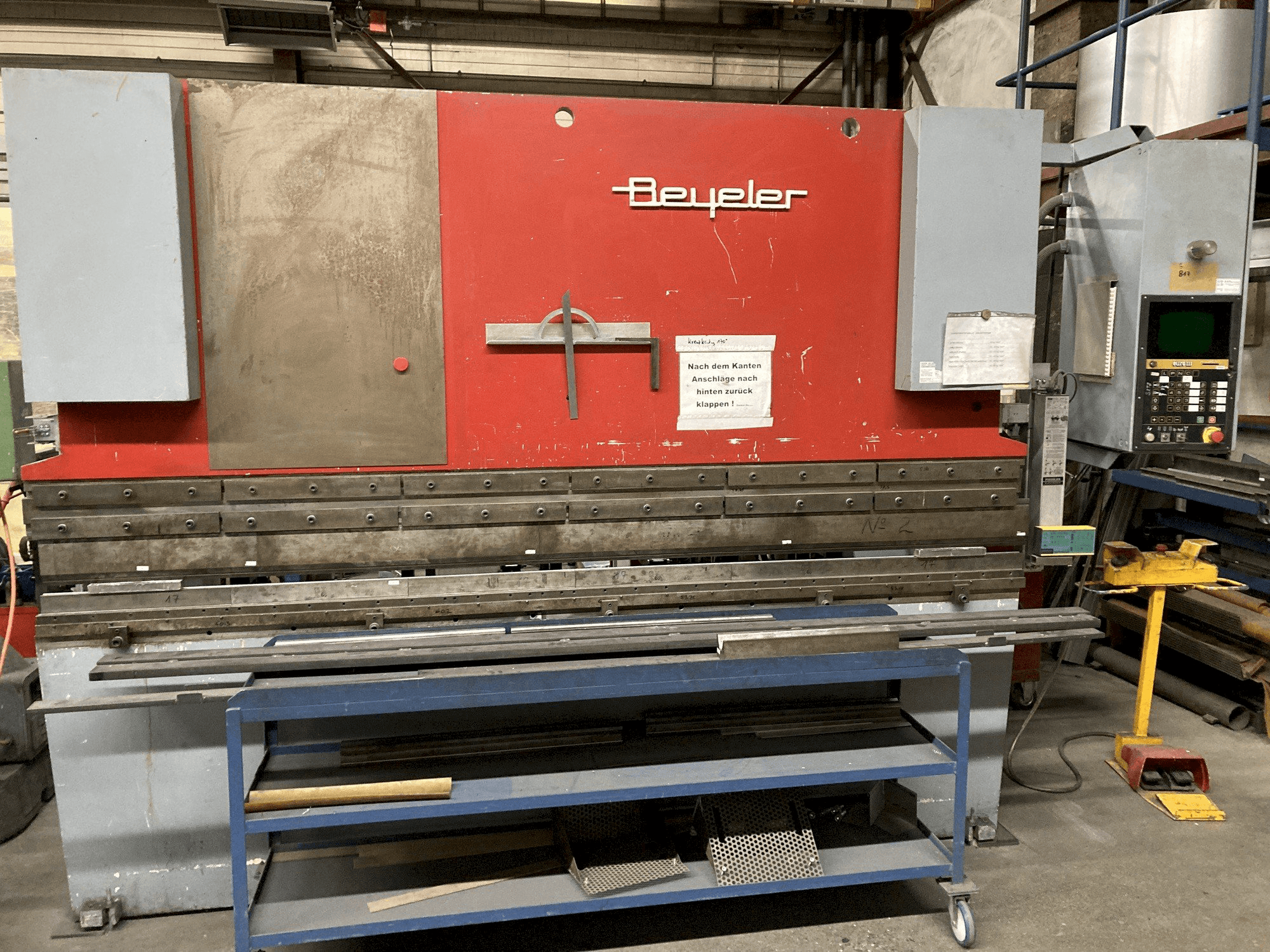 Vista frontal de la máquina BEYELER M3