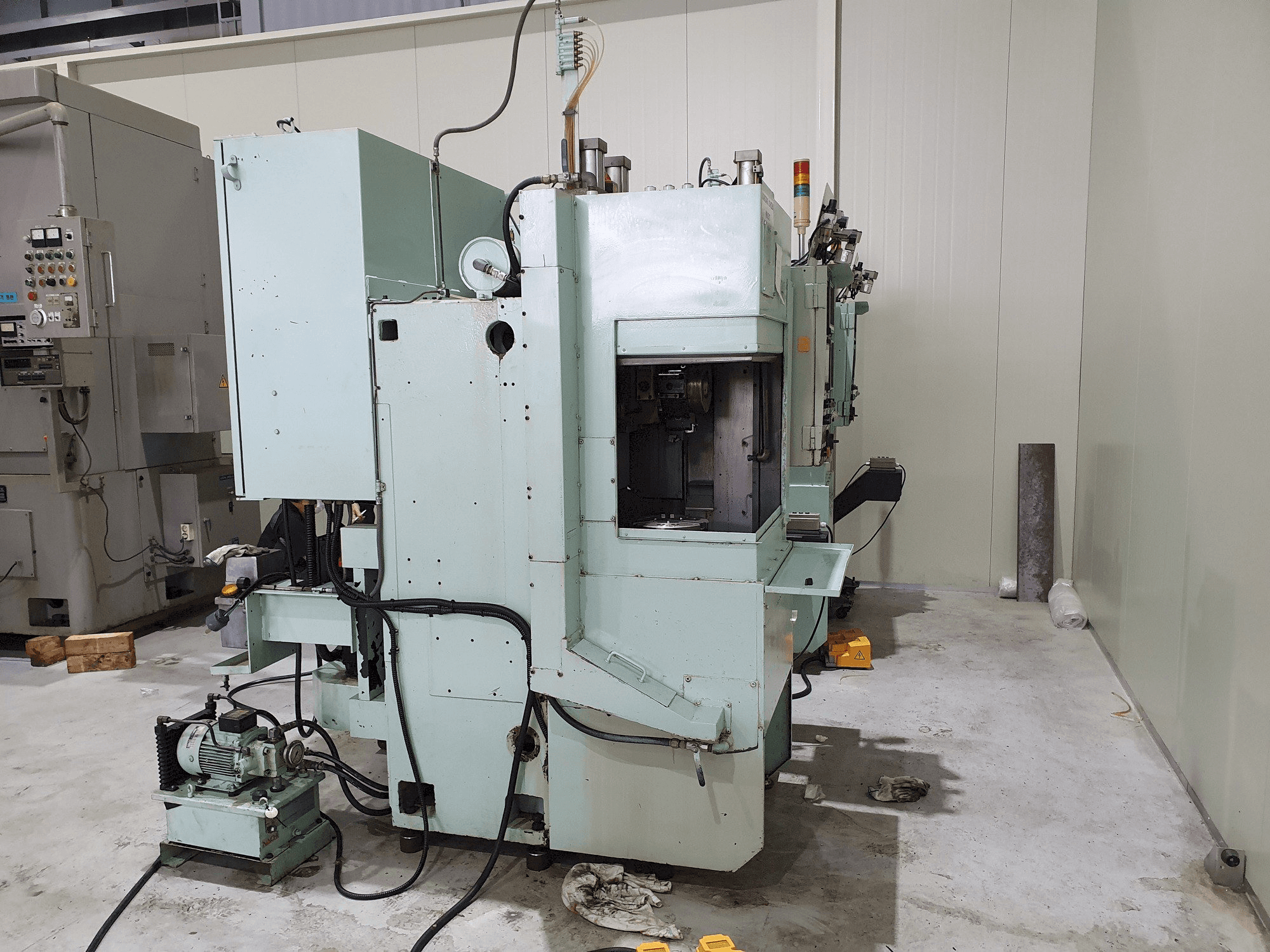 Vista frontal de la máquina KANZAKI MV5T