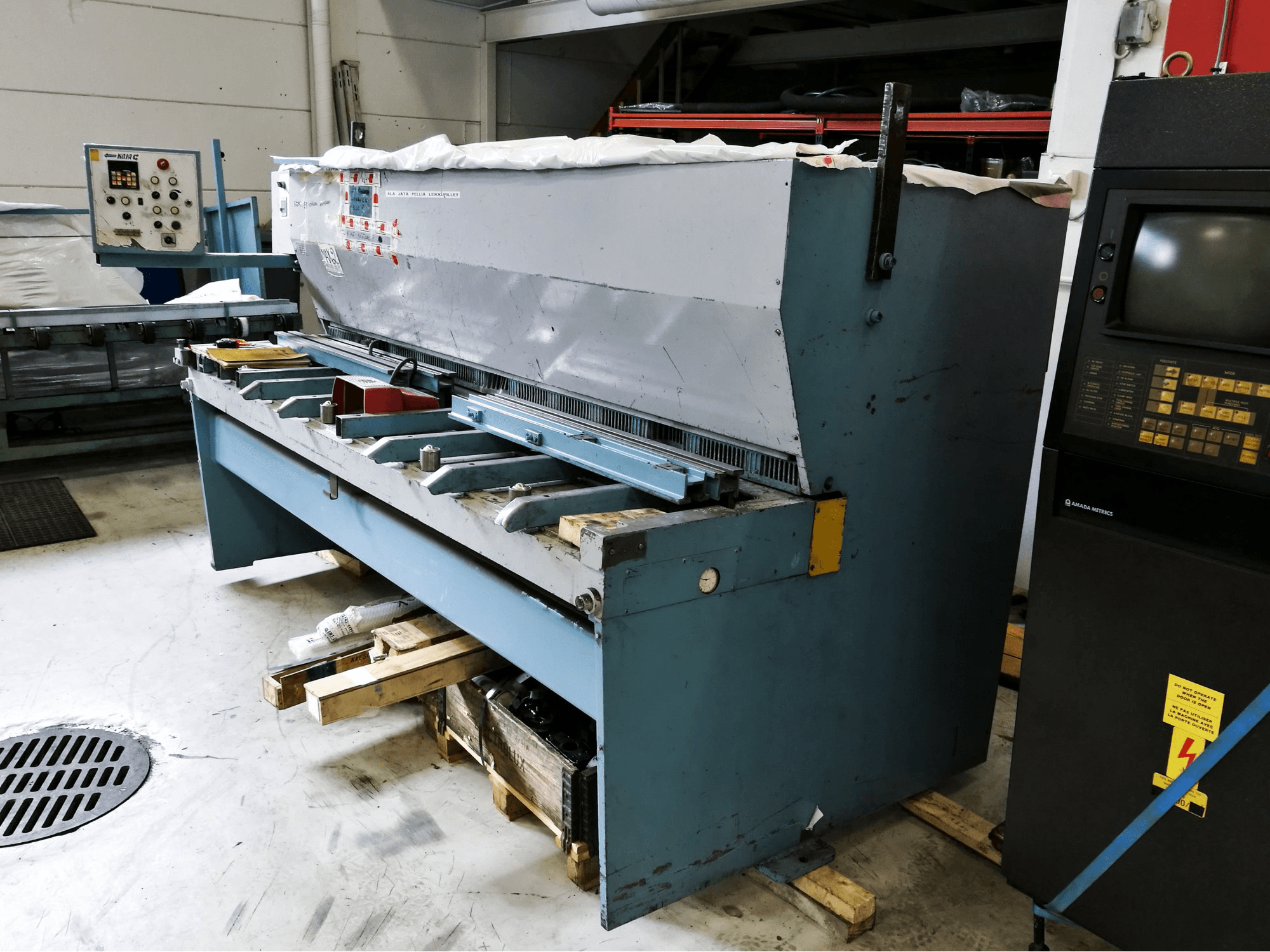 Vista frontal de la máquina CHE 25/4