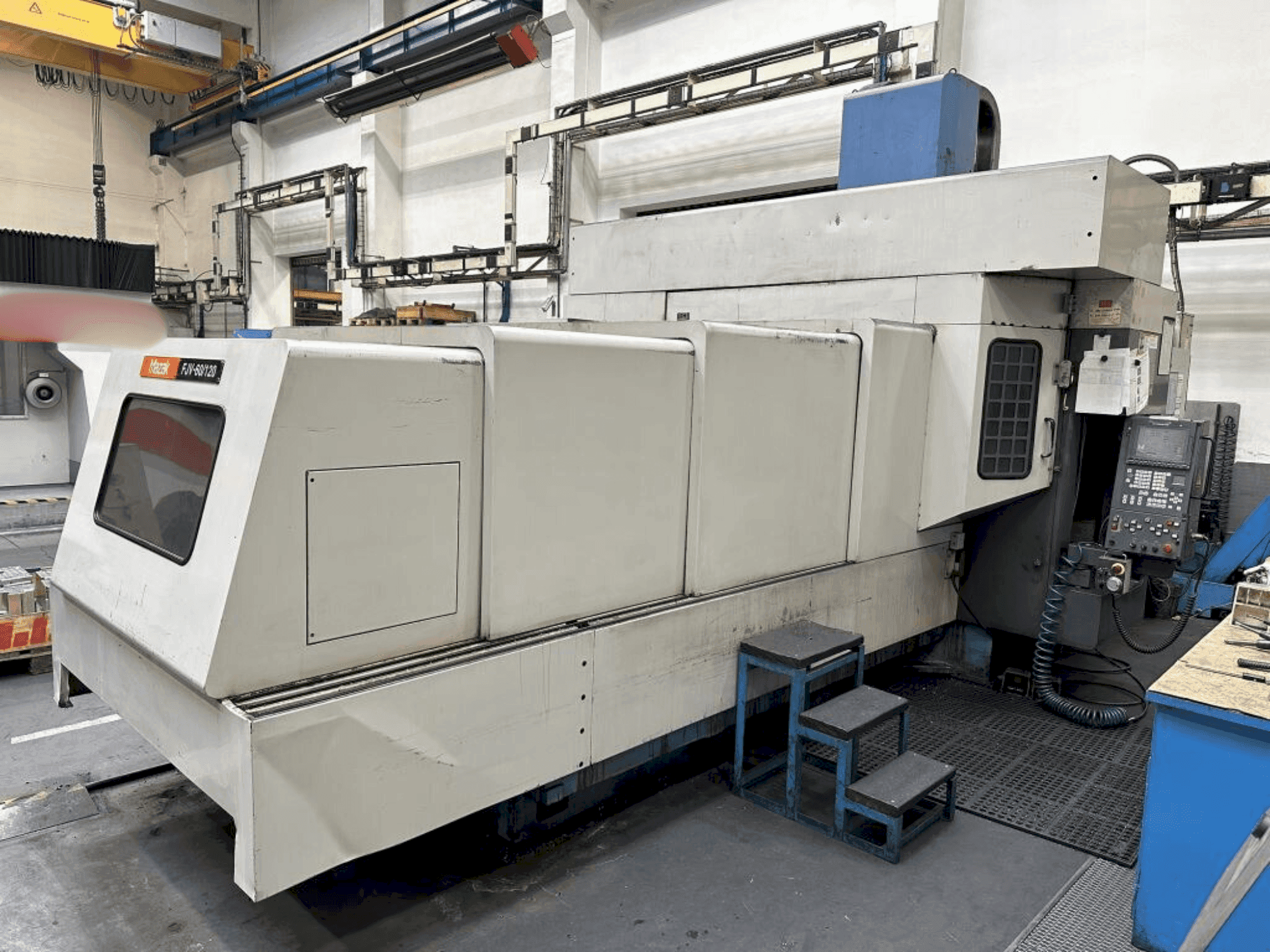 Vista frontal de la máquina Mazak FJV 60/120