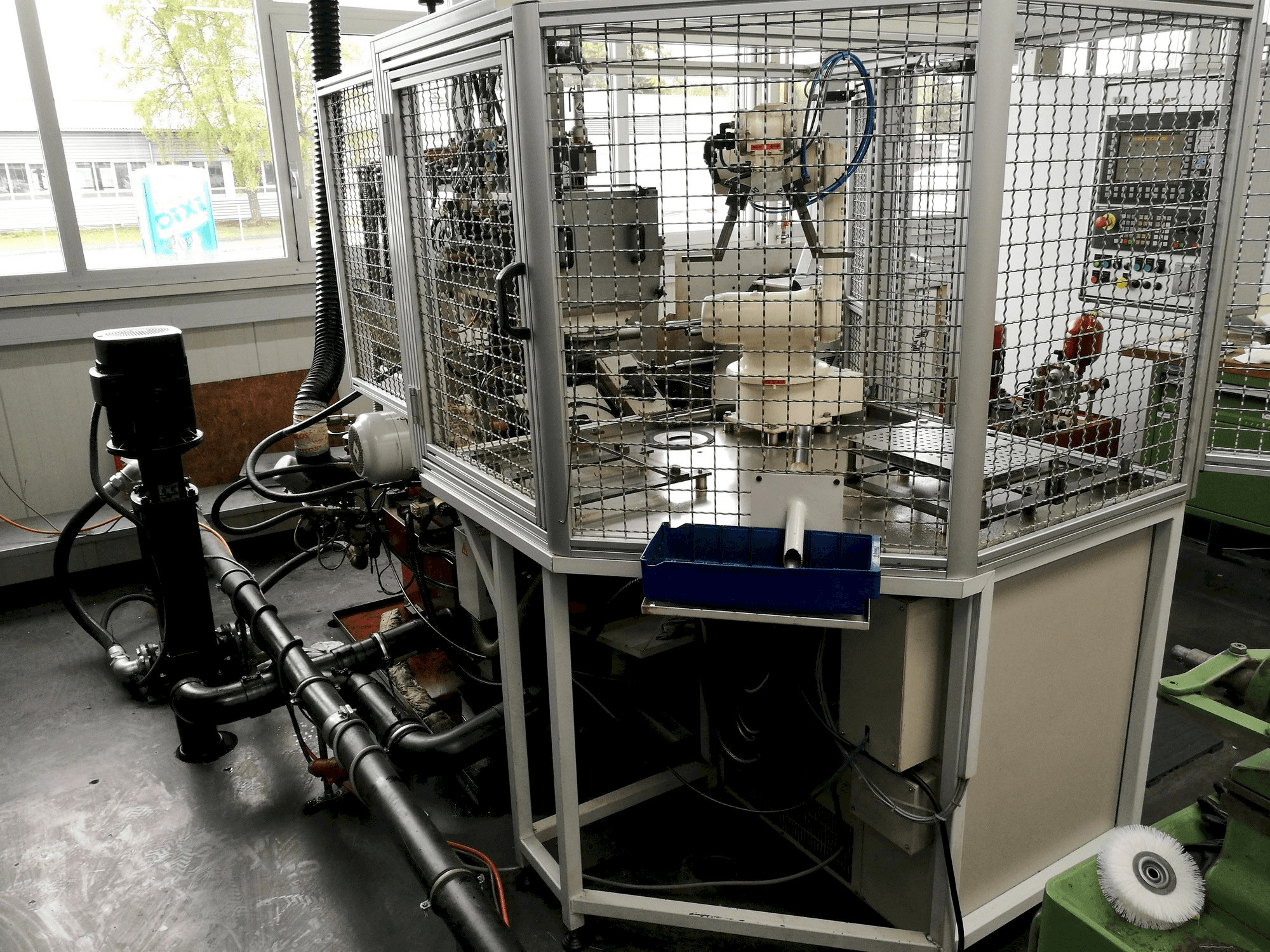 Vista lateral izquierda de la máquina Haux NS 435G