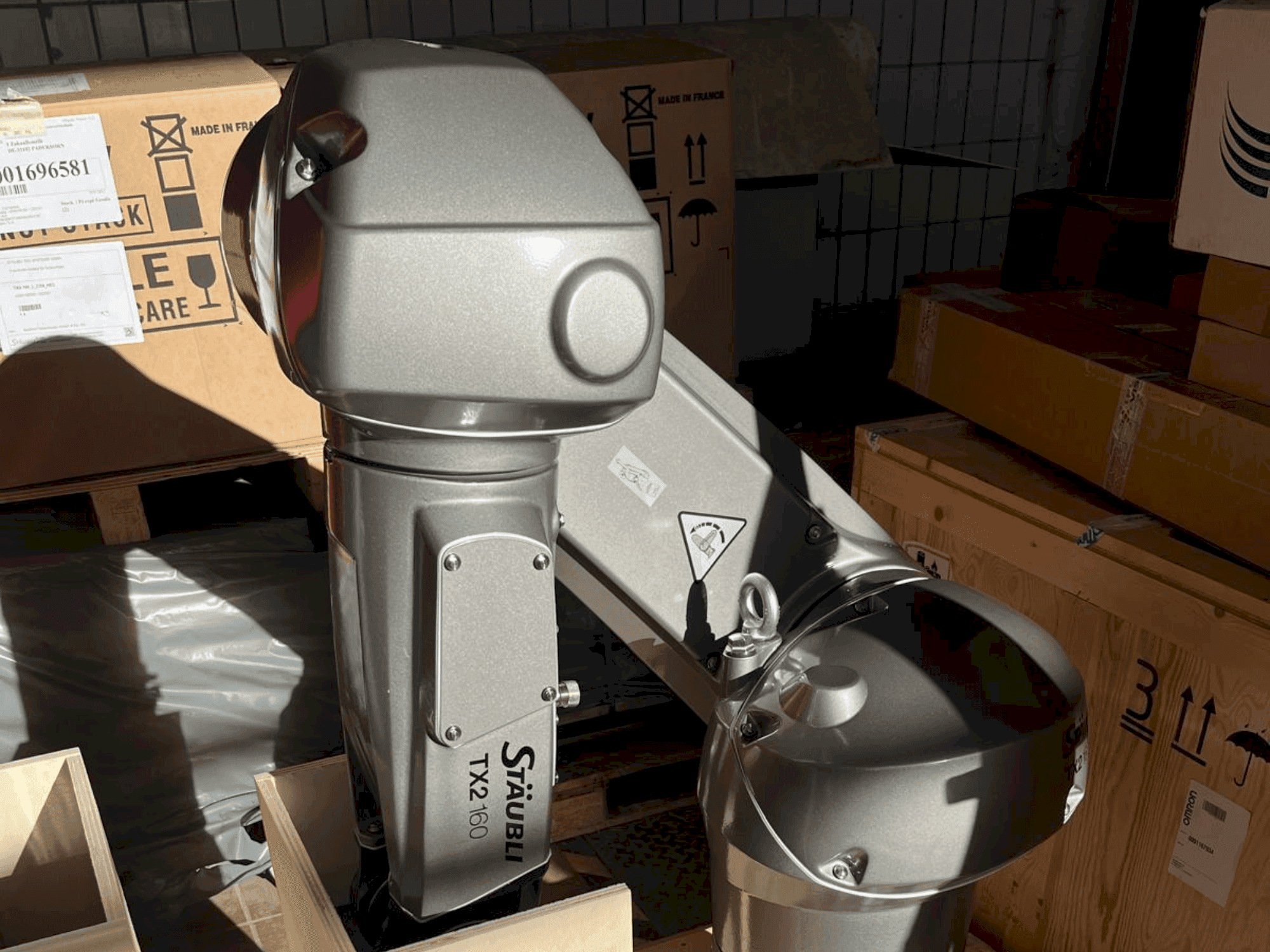 Vista frontal de la máquina STAUBLI TX2-160 HE