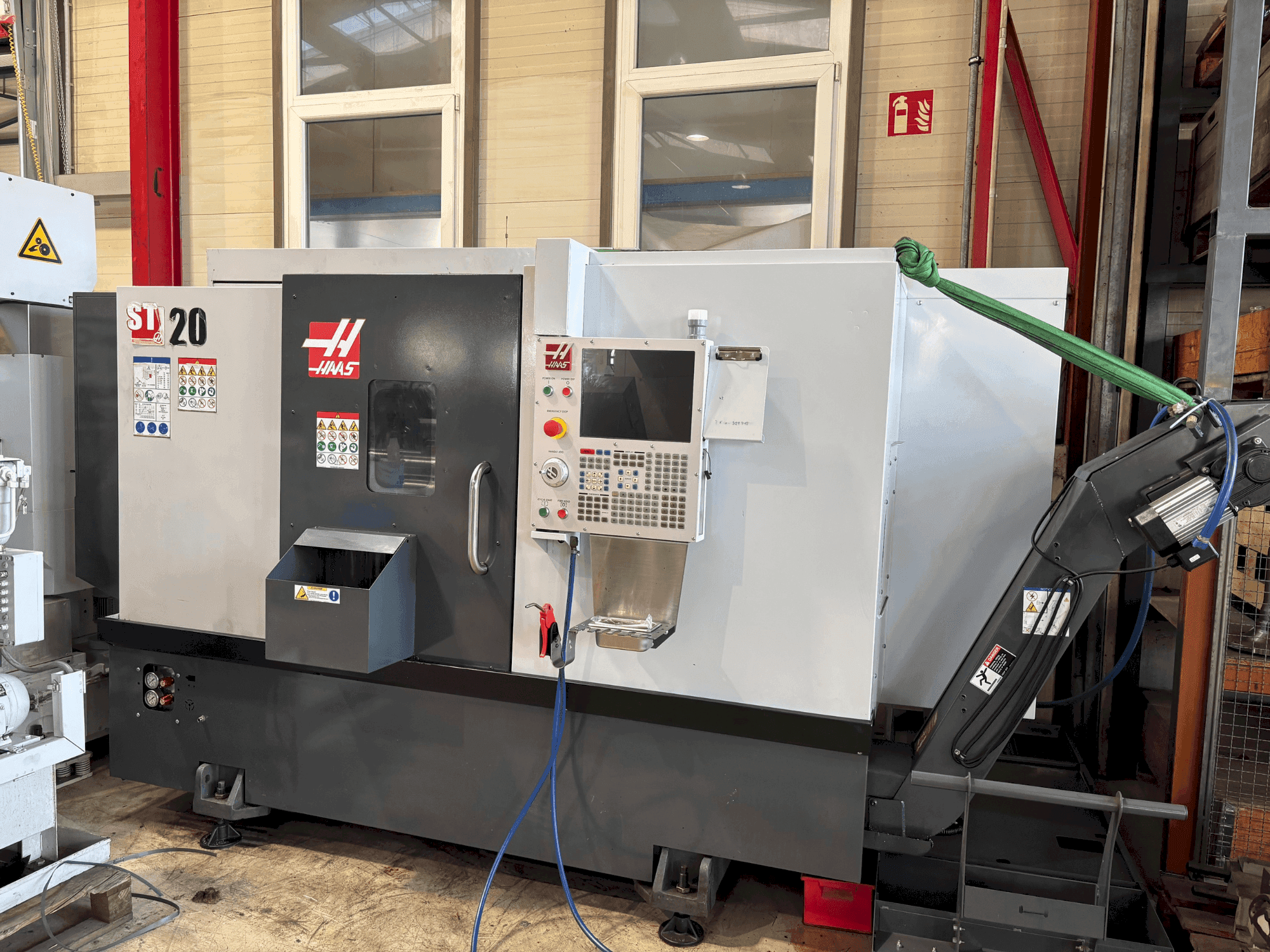 Vista frontal de la máquina HAAS ST-20