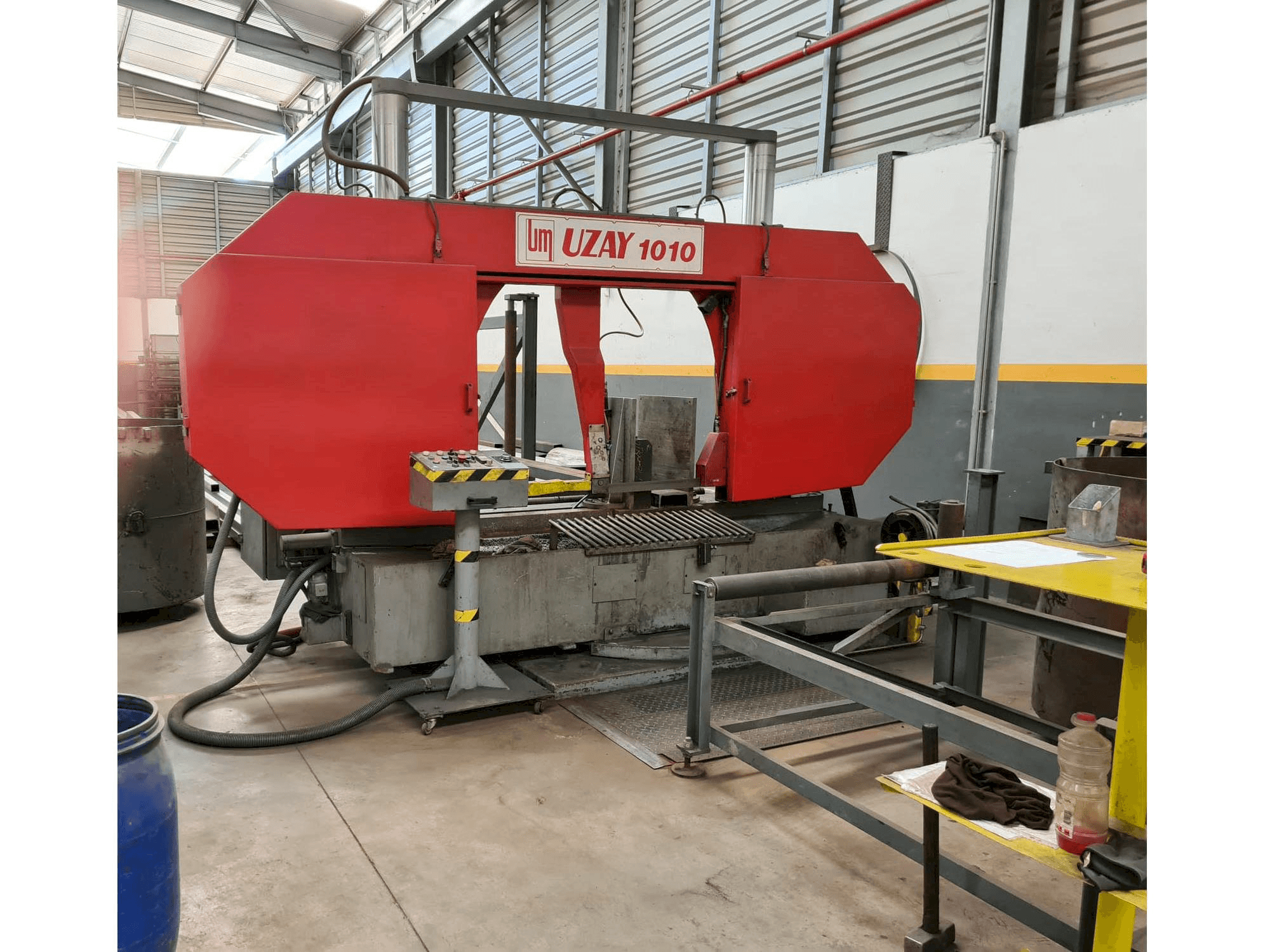 Vista frontal de la máquina UZAY MAKINA UMSY 1010