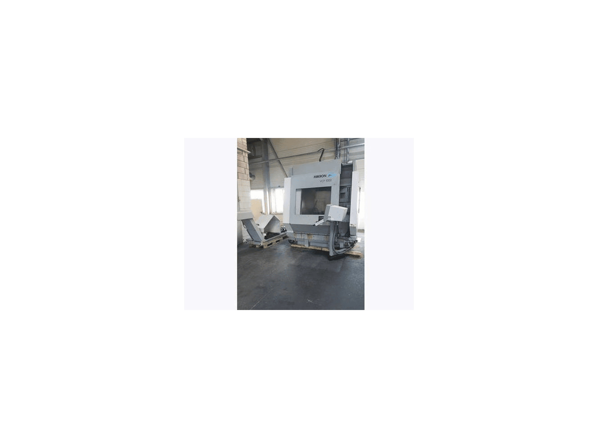 Vista frontal de la máquina MIKRON VCP 1000