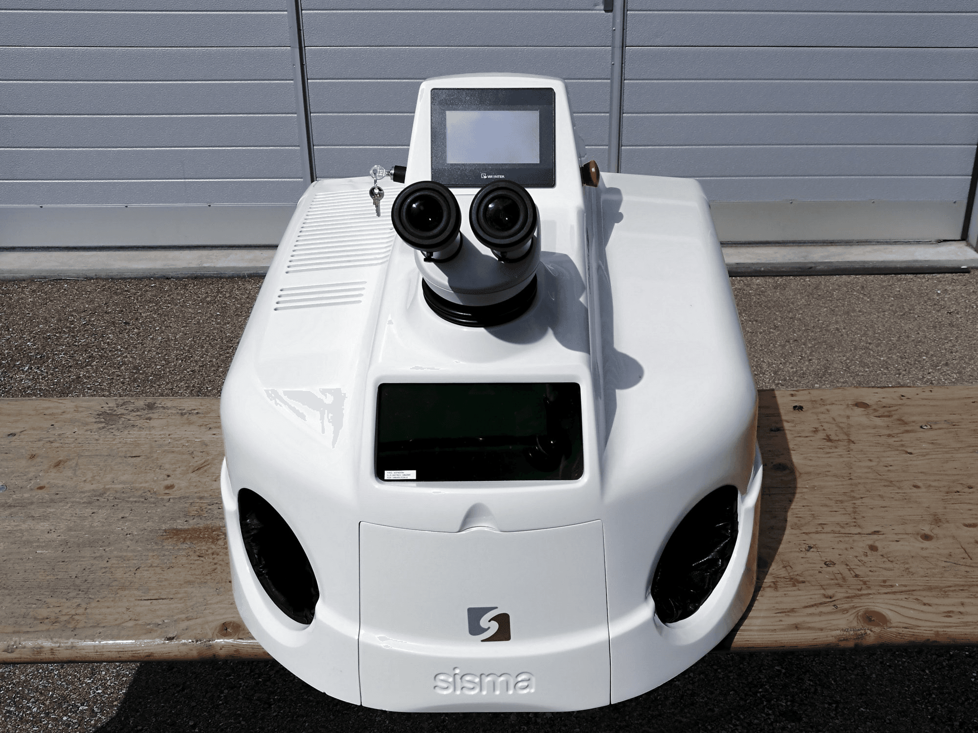 Vista frontal de la máquina Sisma LM-D 100