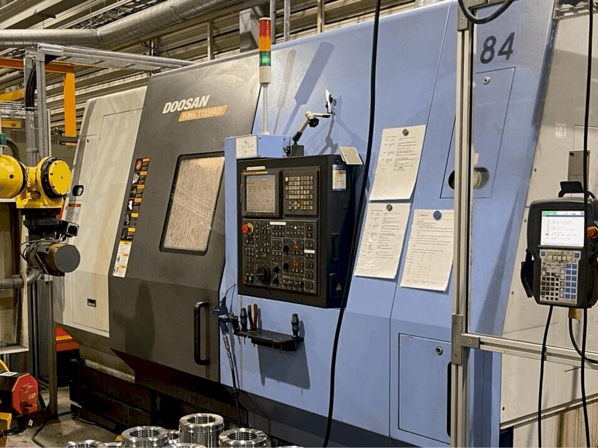 Vista frontal de la máquina DOOSAN PUMA TT 2500 SY