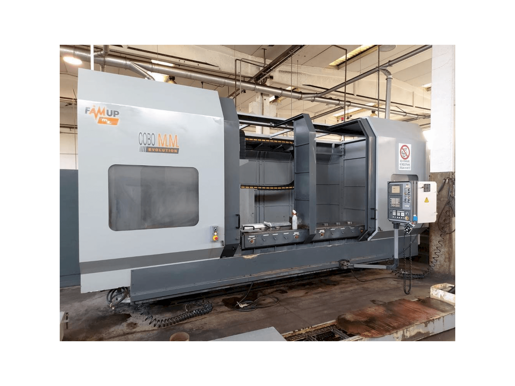 Vista frontal de la máquina FAMUP COBO 3000