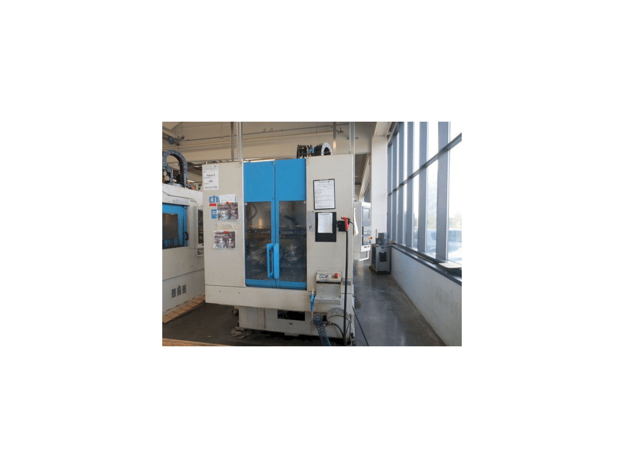 Vista frontal de la máquina CHIRON DZ 15K W