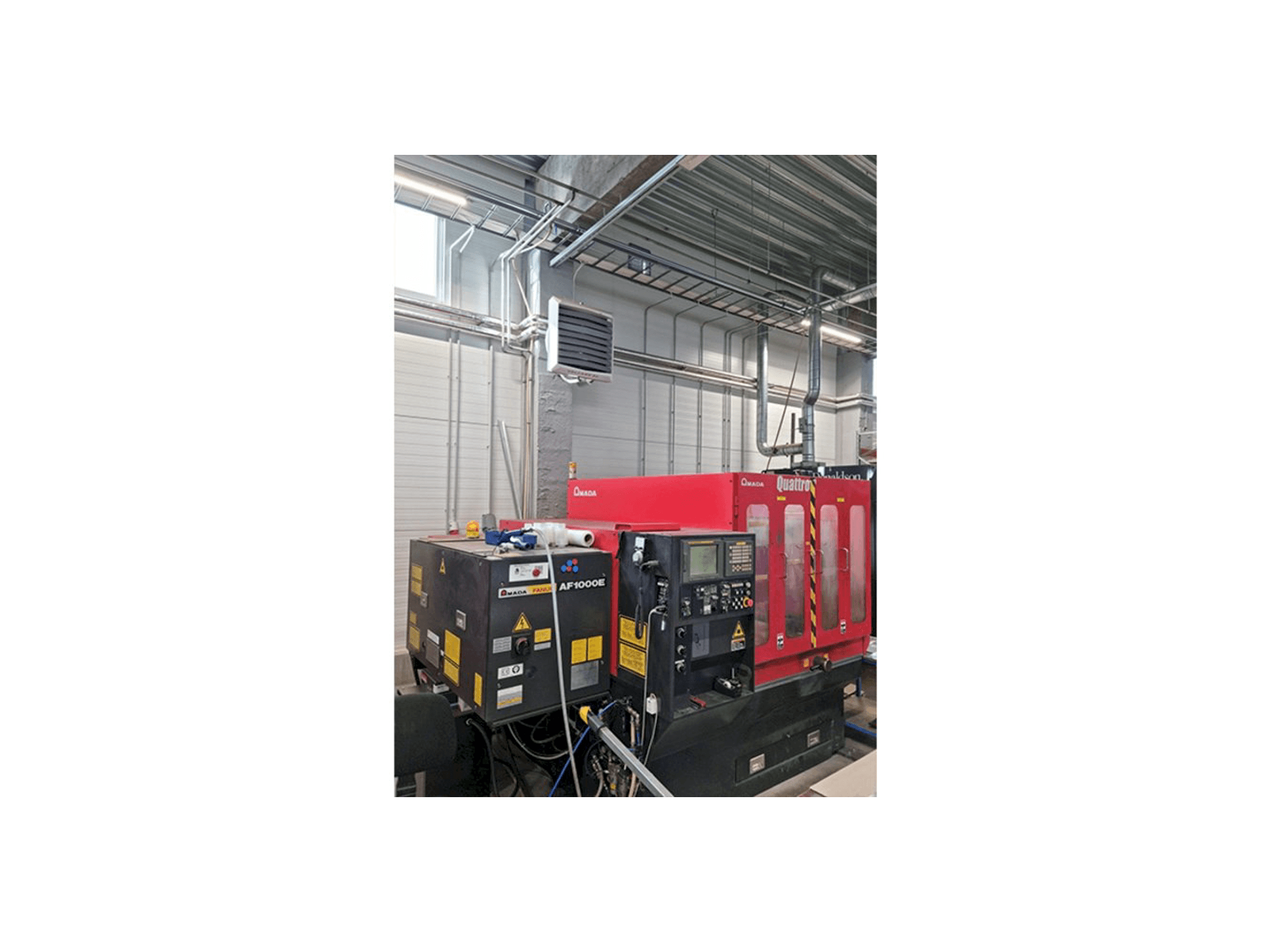 Vista lateral izquierda de la máquina AMADA Quattro