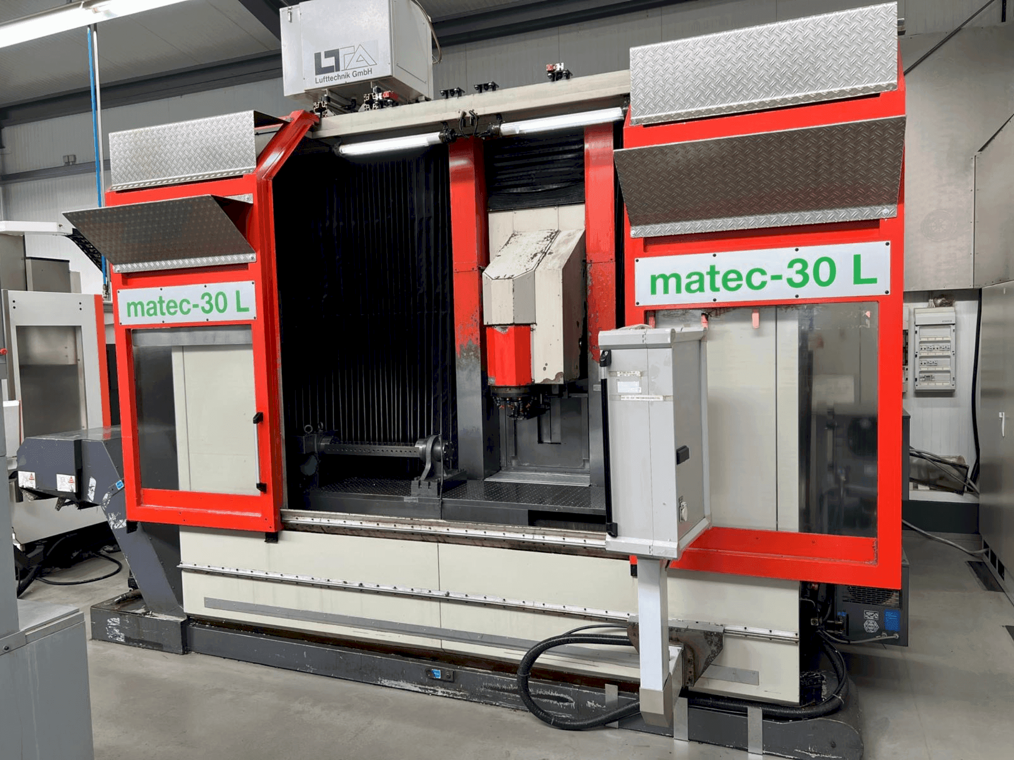 Vista frontal de la máquina Matec 30 L