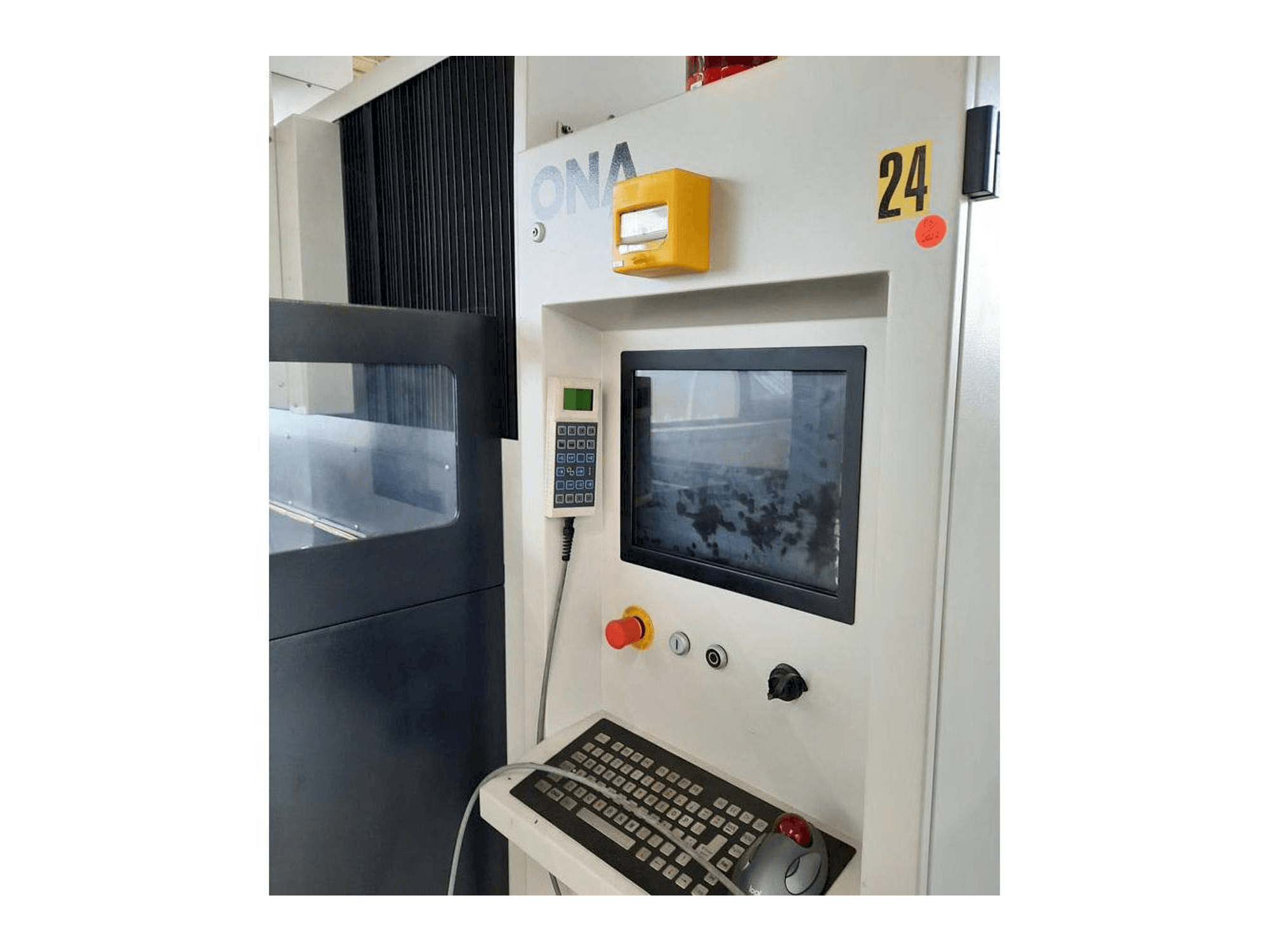 Vista frontal de la máquina ONA NX4F