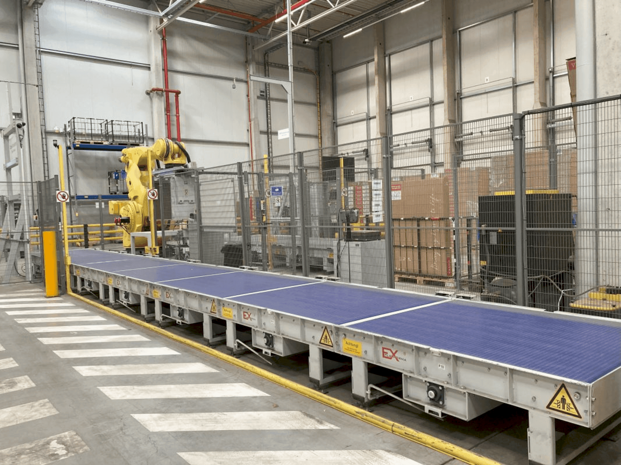 Vista frontal de la máquina FANUC M-2000iA/1700L