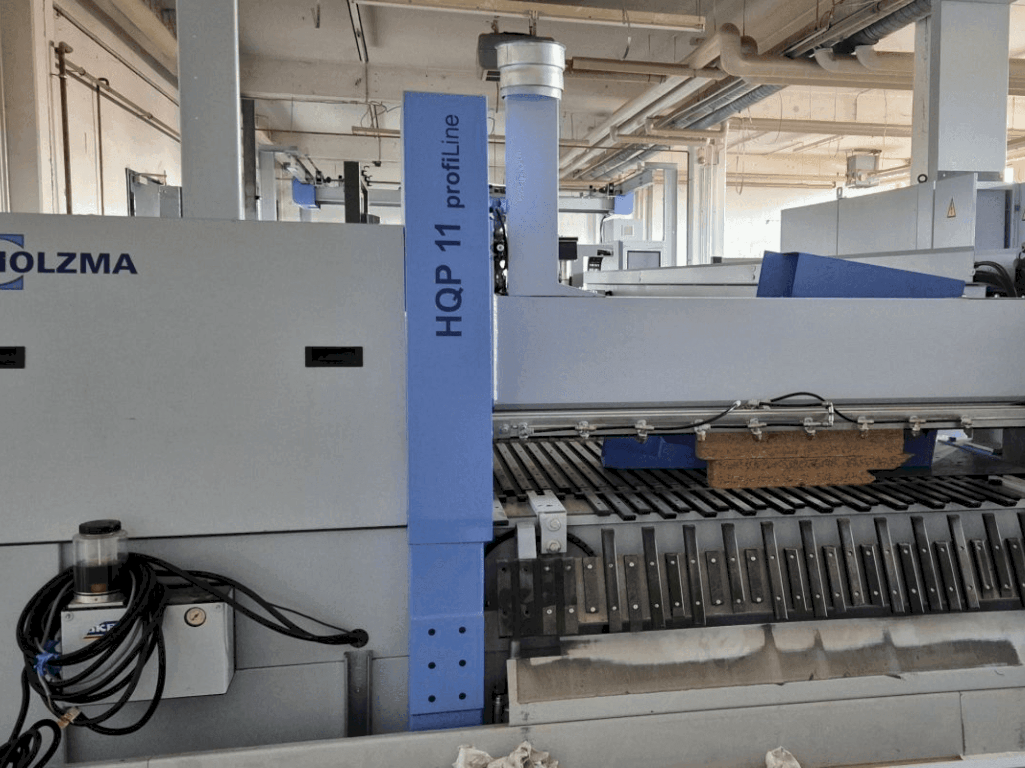 Vista frontal de la máquina HOLZMA PROFI HQP 11/16/56/L/X