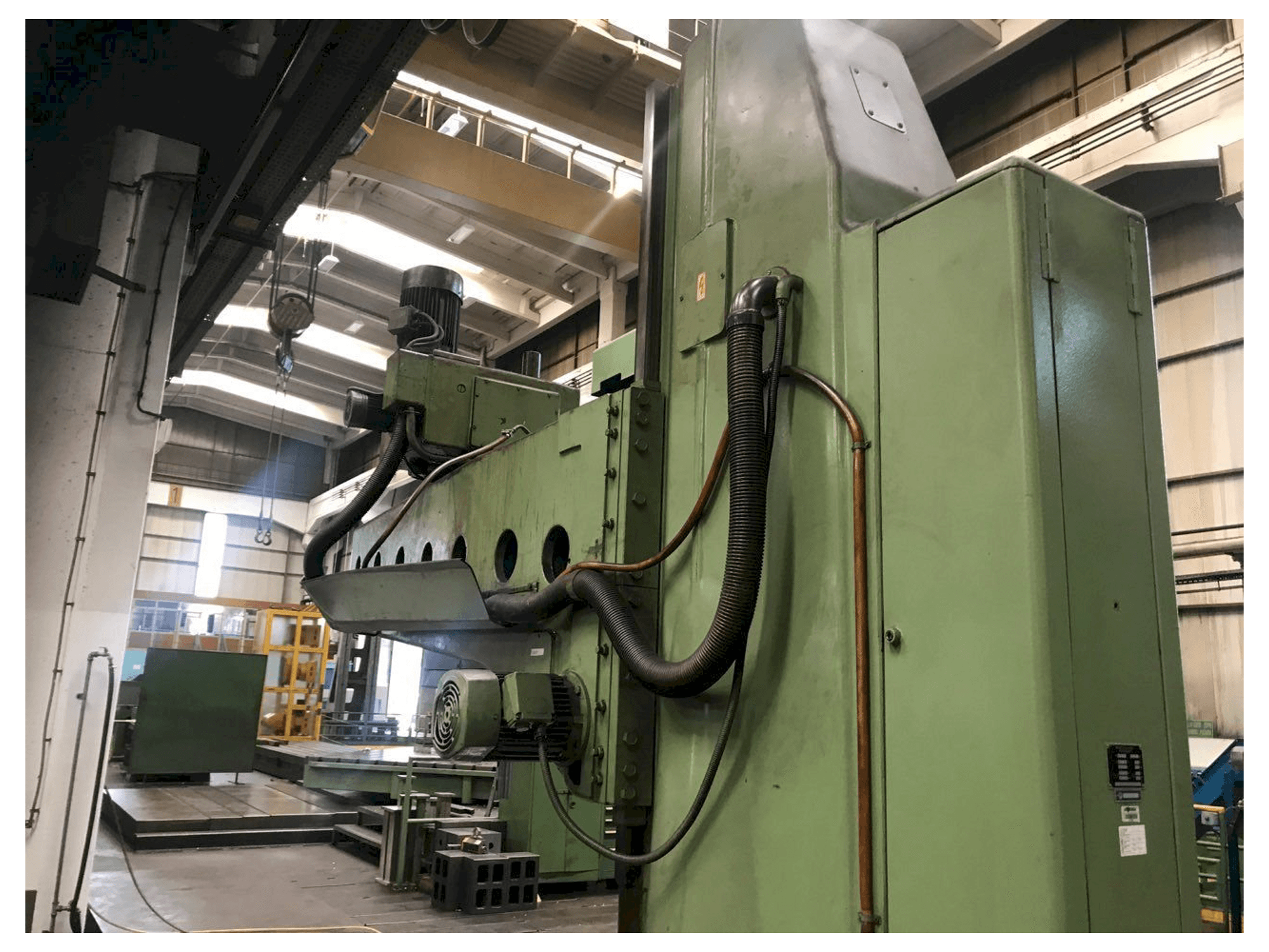 Vista frontal de la máquina TOS Vrp 8 A