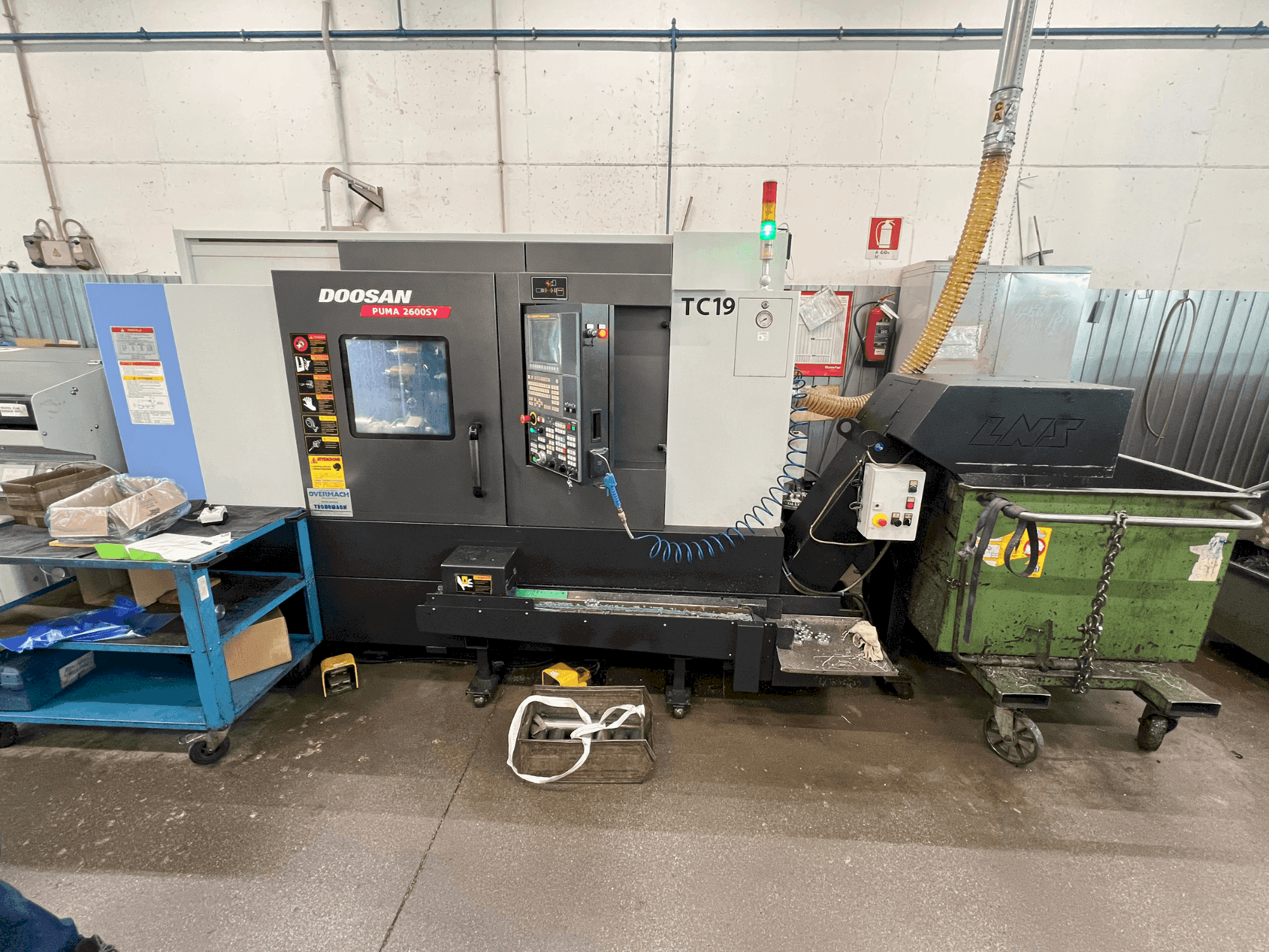 Vista frontal de la máquina DOOSAN 2600 SY