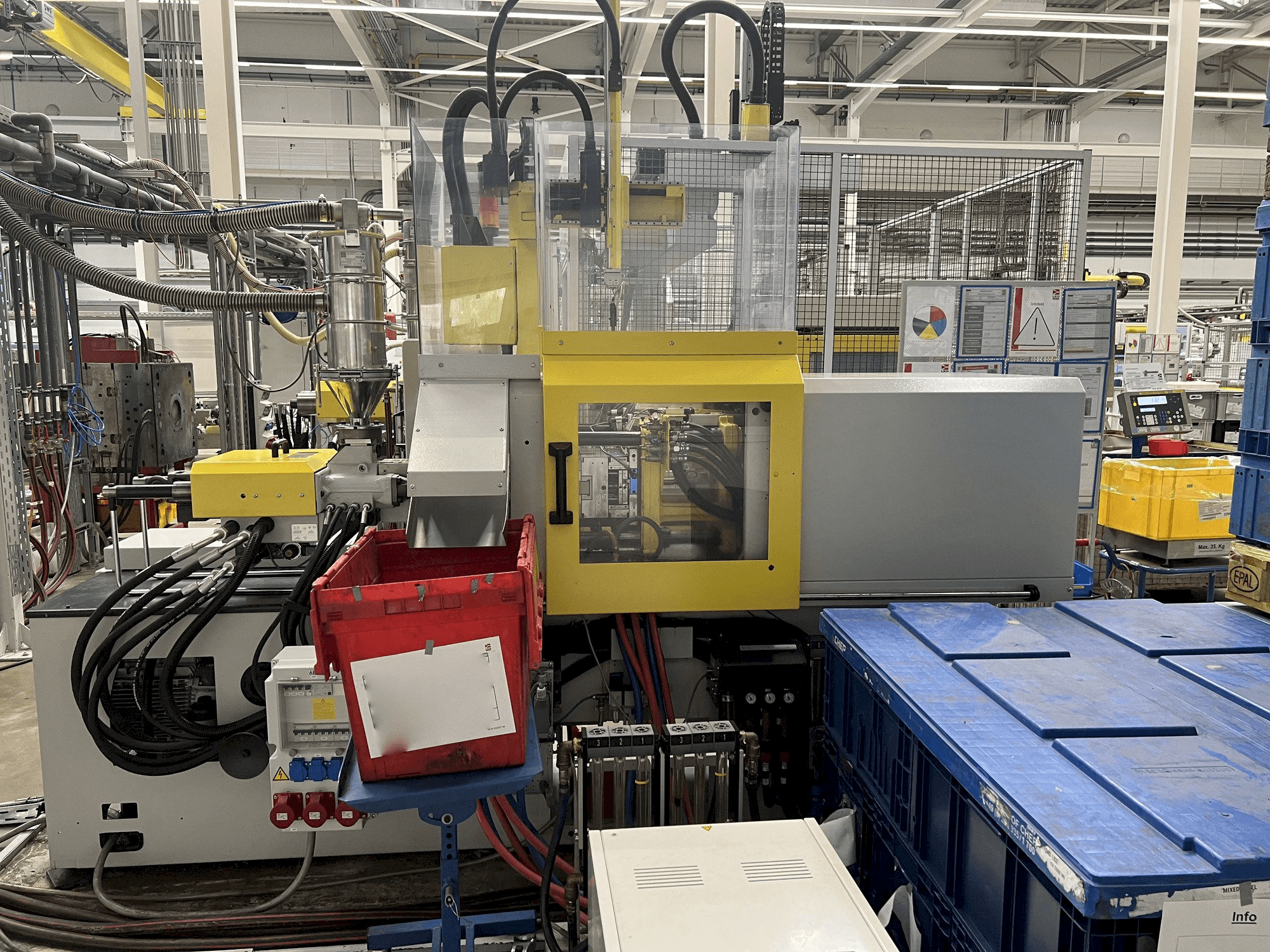 Vista frontal de la máquina Arburg 270S 350 - 70