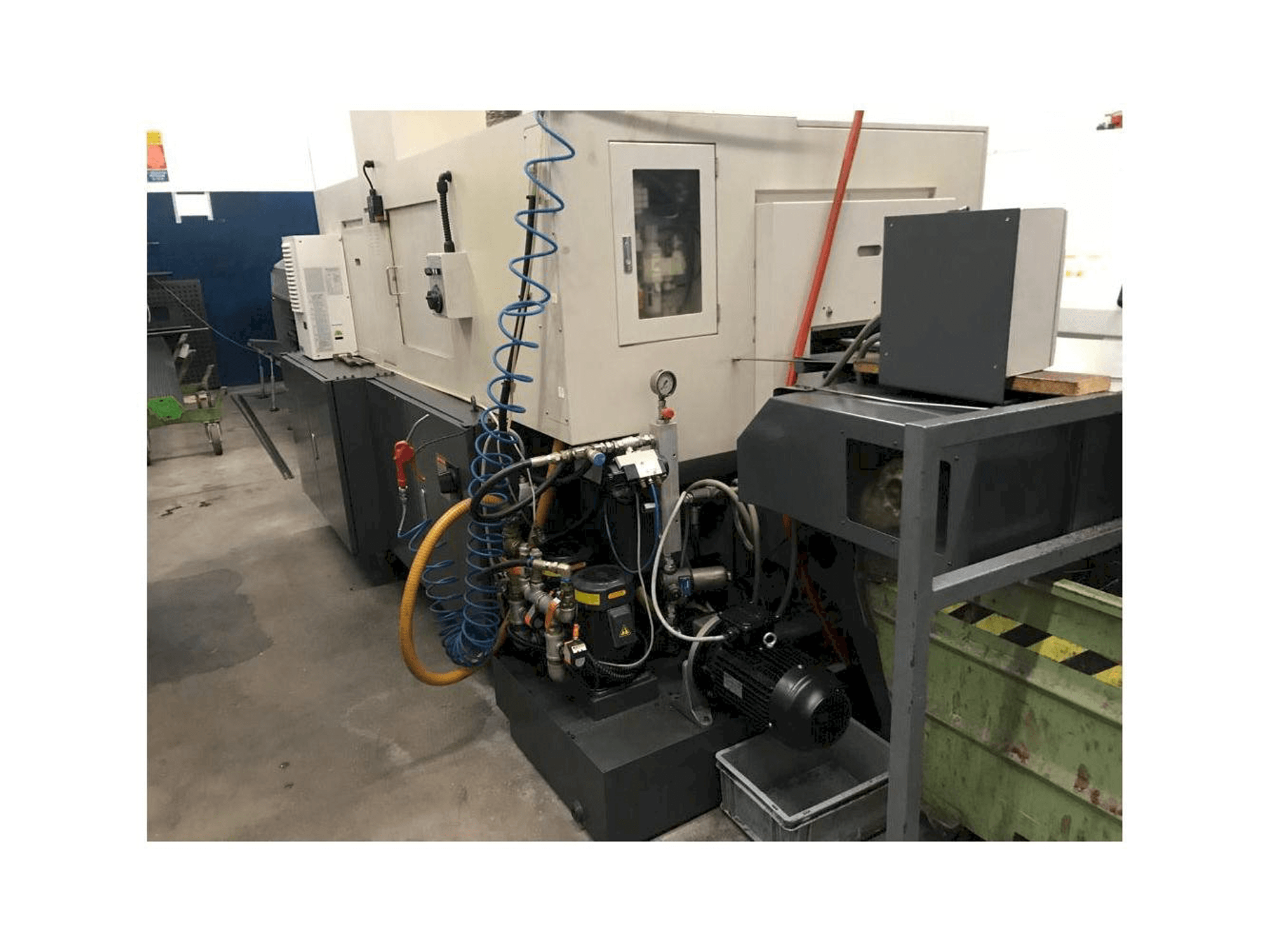 Vista frontal de la máquina Nexturn NST 38