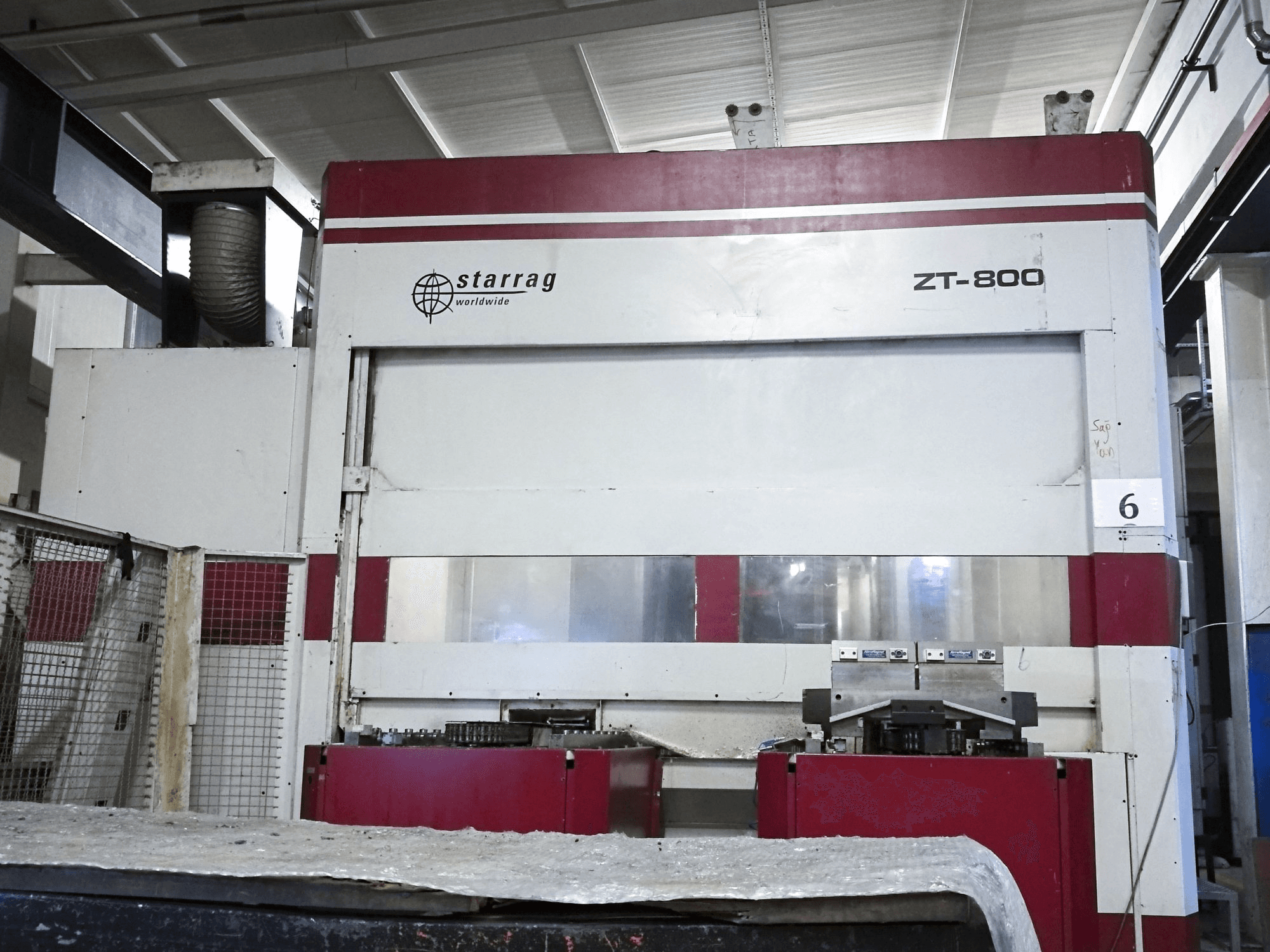 Vista frontal de la máquina Starrag ZT 800/130