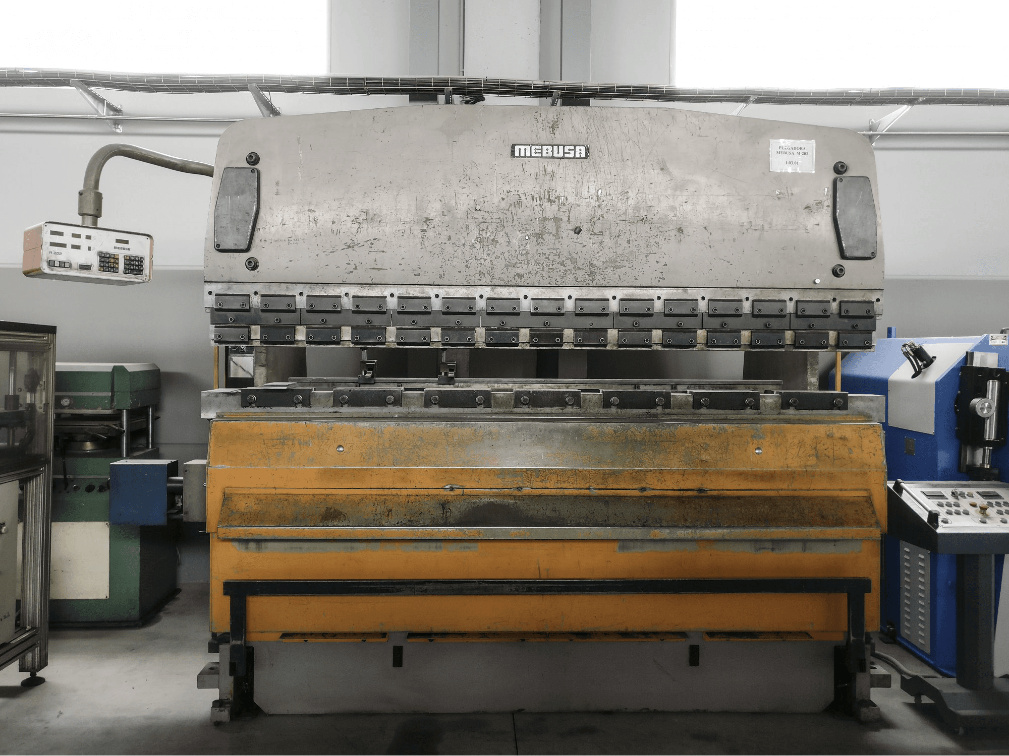 Vista frontal de la máquina MEBUSA PH-173