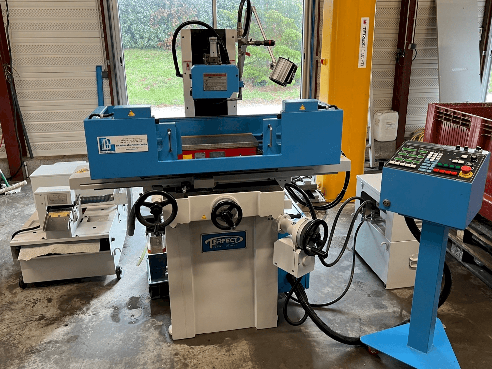 Vista frontal de la máquina PERFECT PFG-2045AH