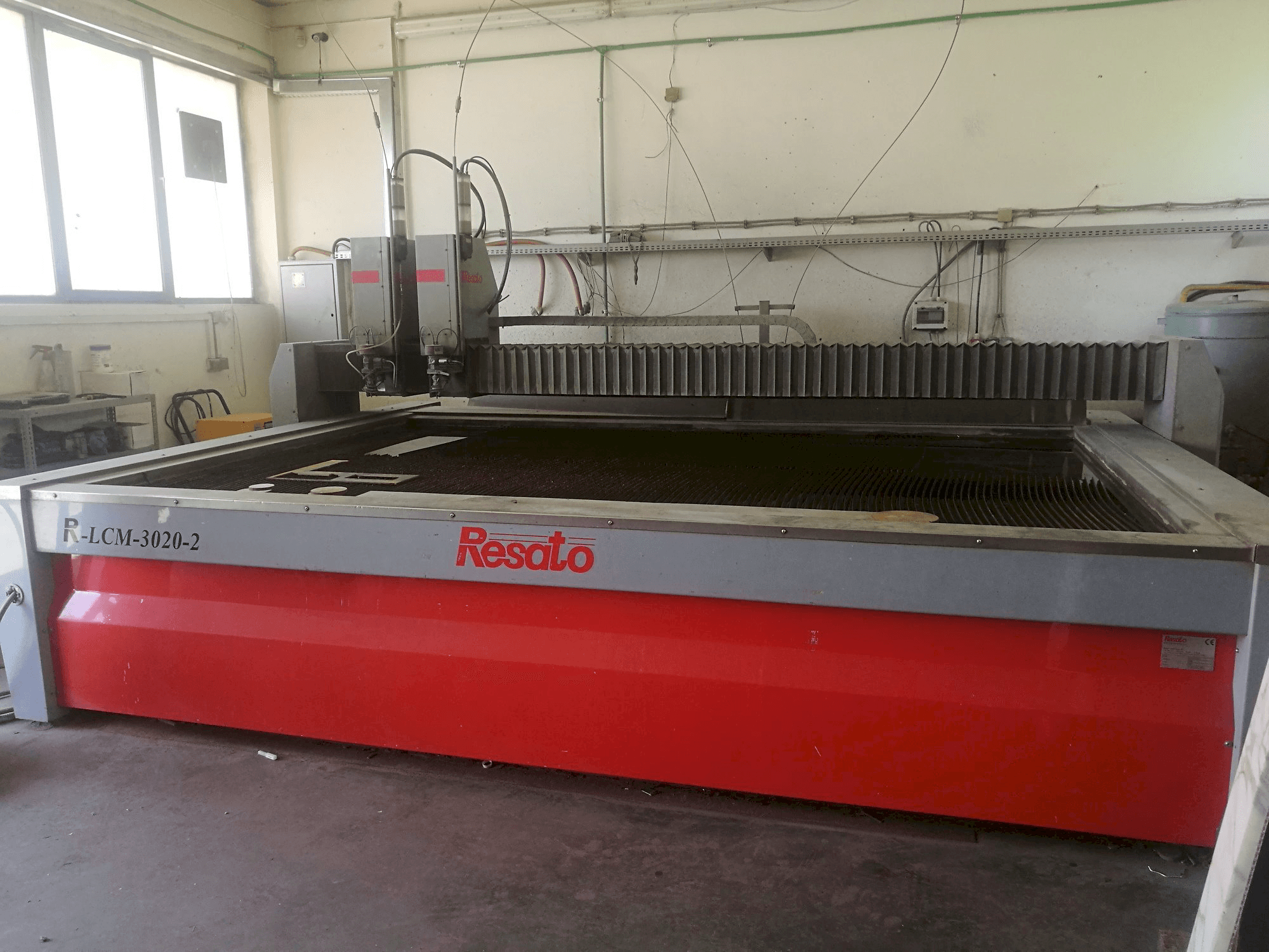 Vista frontal de la máquina Resato R-LCM 3020-2