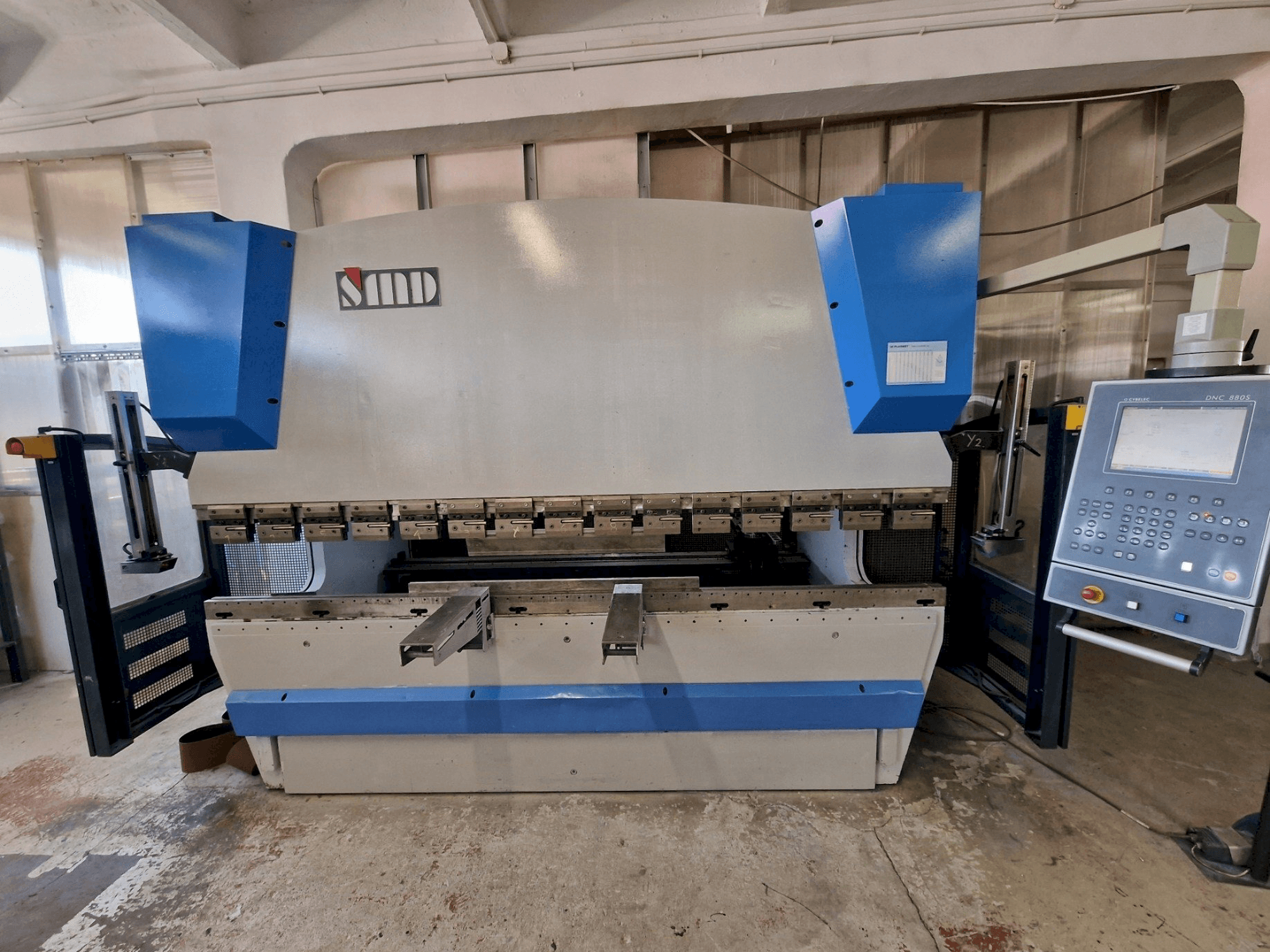 Vista frontal de la máquina SMD PBH 3100