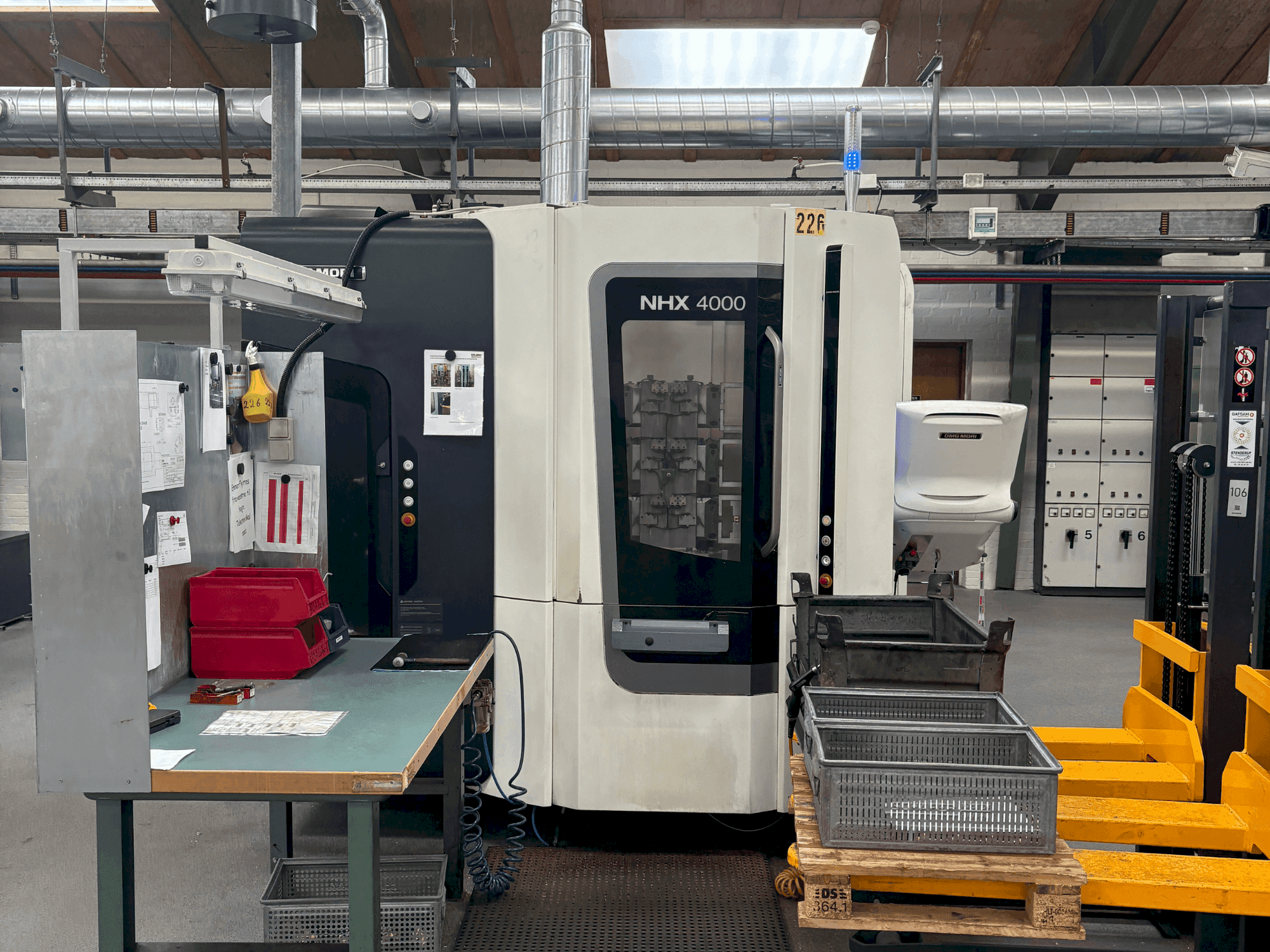 Vista derecha de la máquina DMG MORI NHX 4000