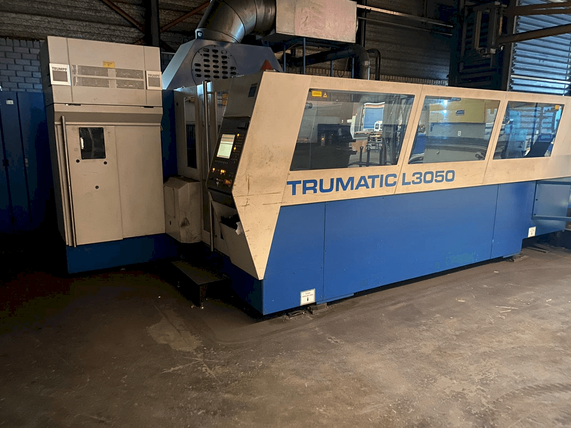Vista frontal de la máquina Trumpf Trumatic L3050