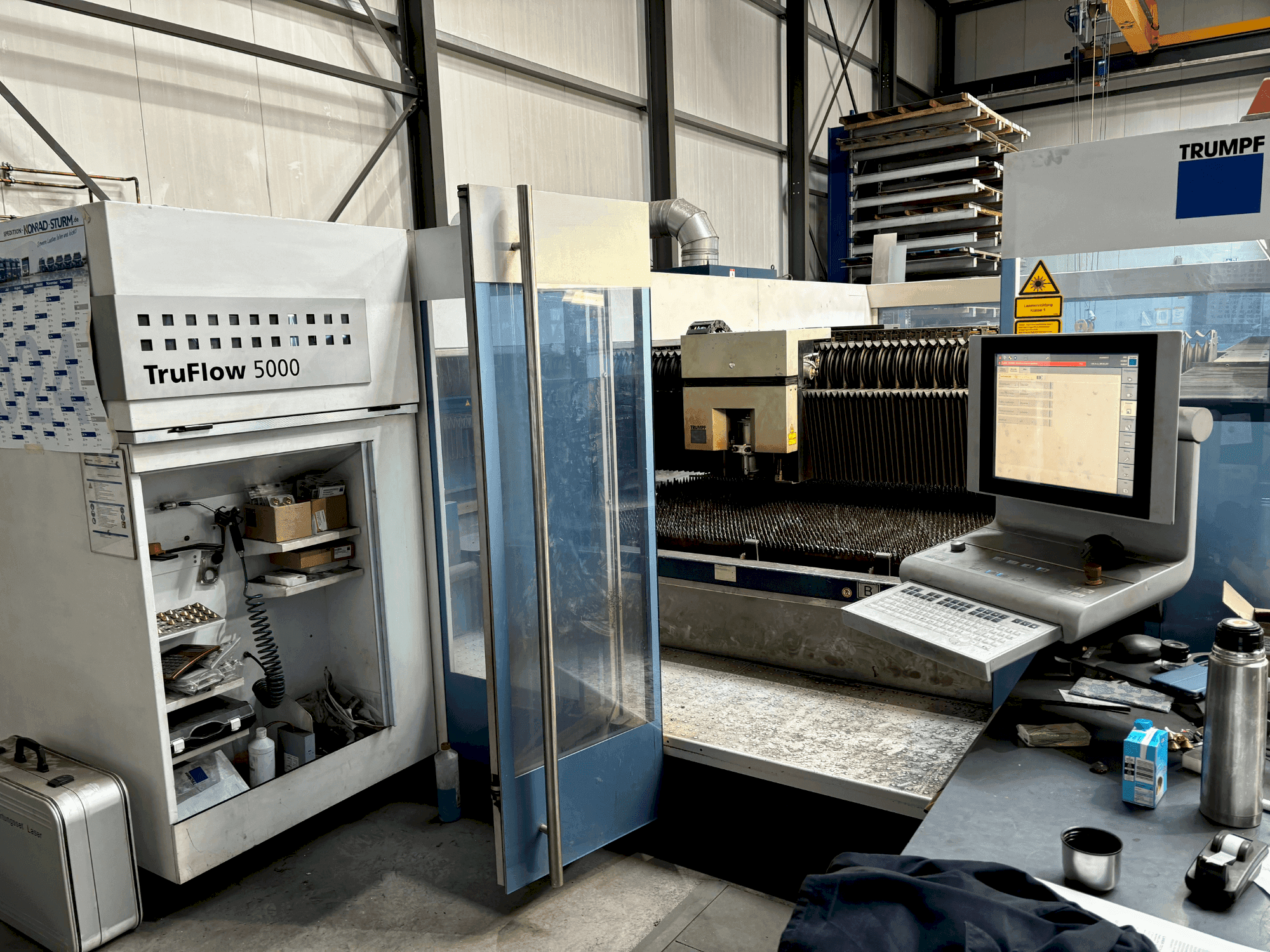 Vista frontal de la máquina TRUMPF TruLaser 3040