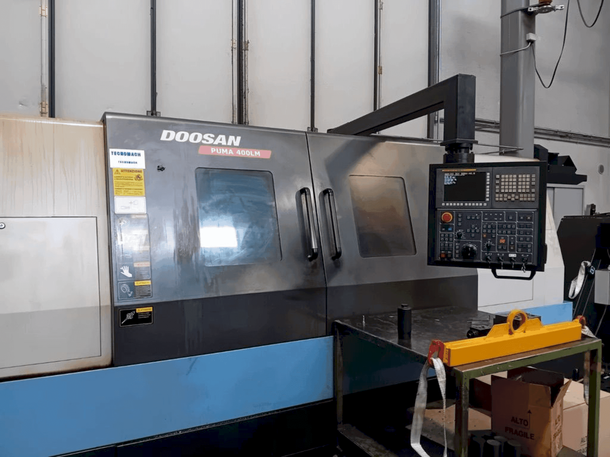 Vista frontal de la máquina DOOSAN PUMA 400LM