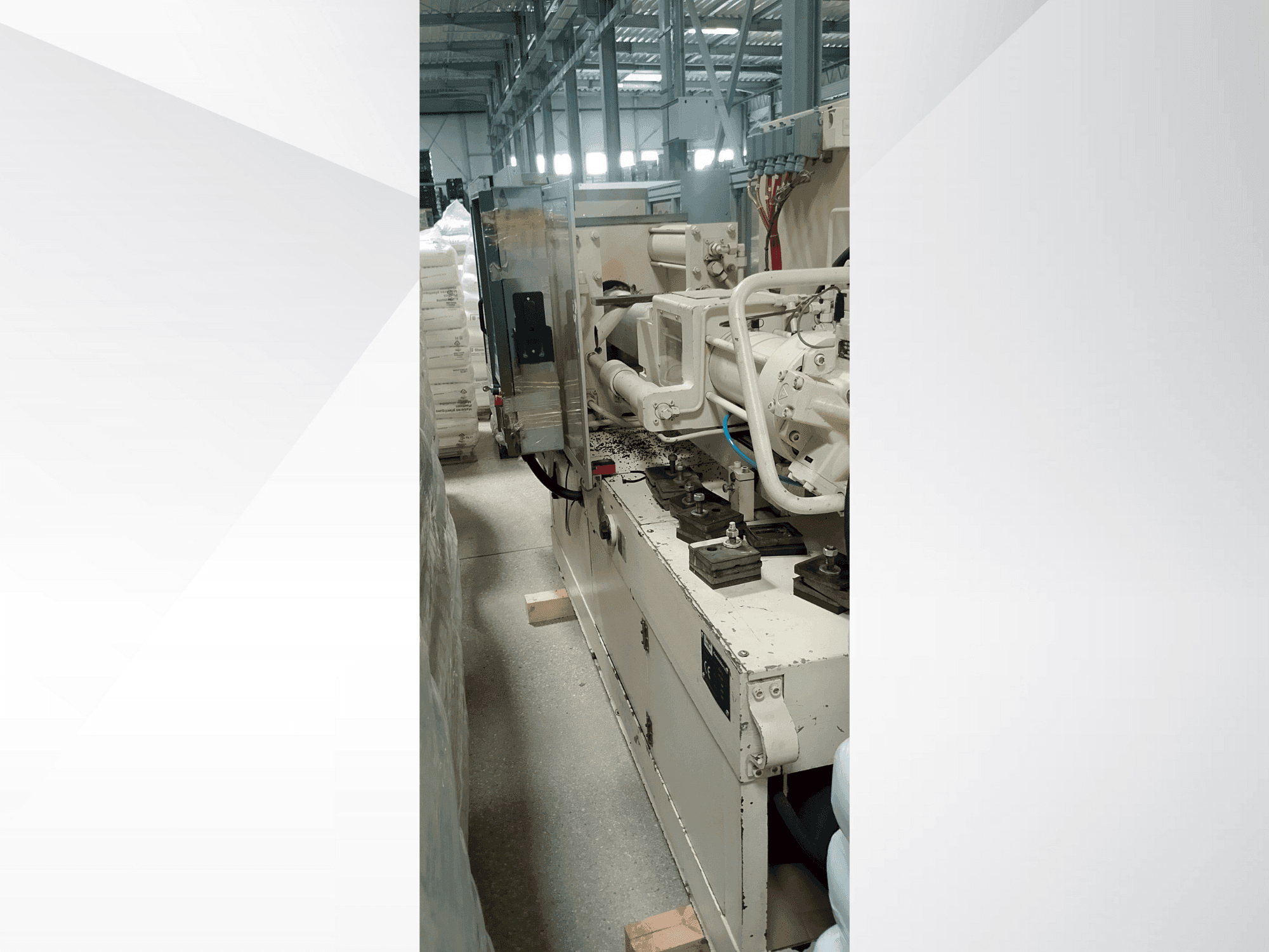 Vista lateral der Krauss Maffei 340 c2/80 Maschine