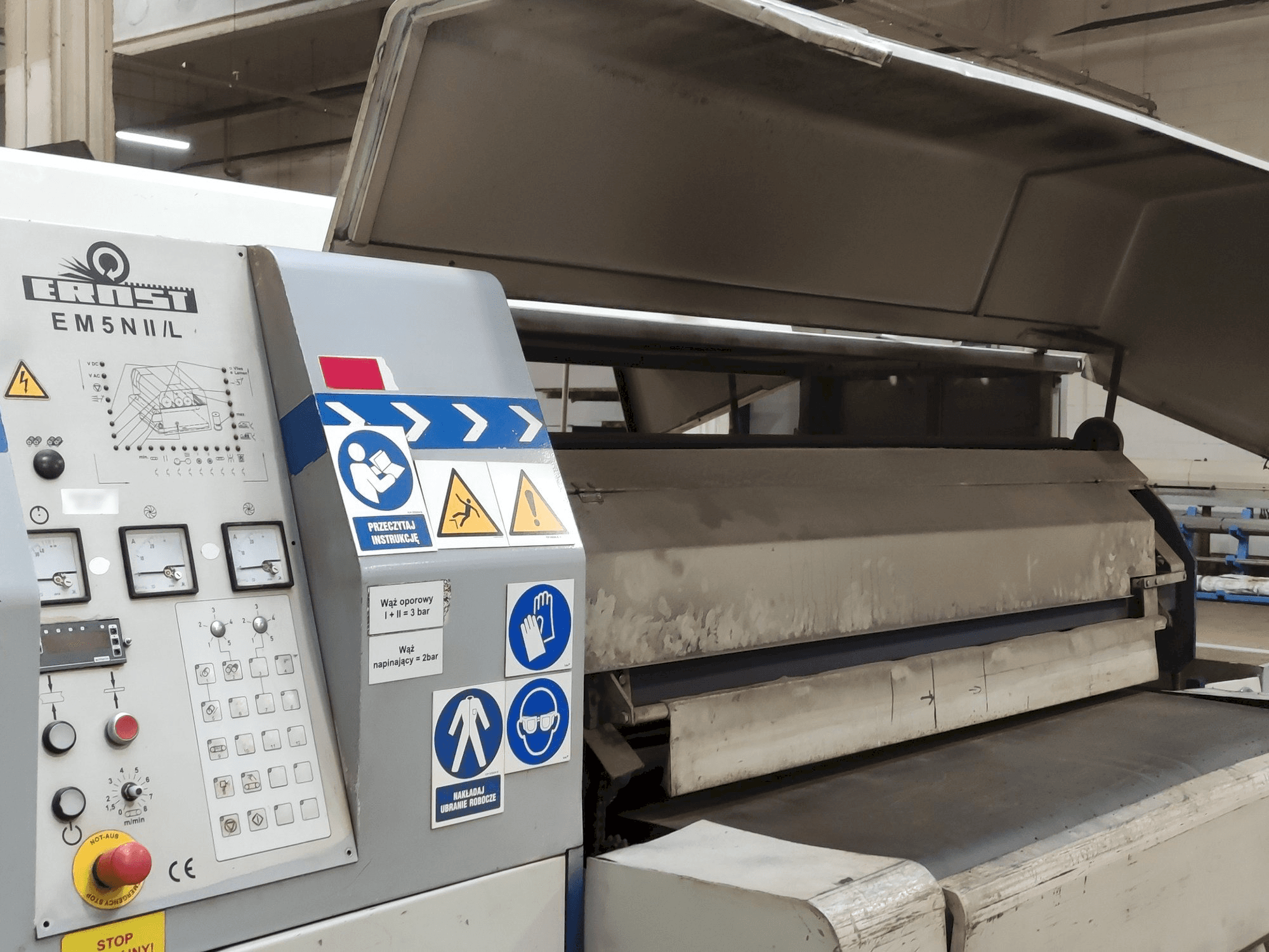 Vista frontal de la máquina ERNST EM5N II/L