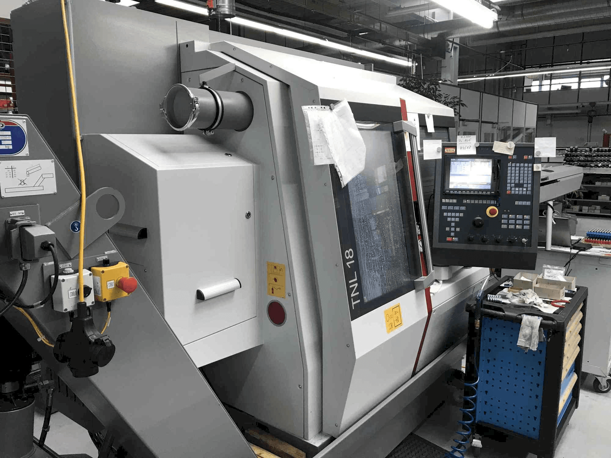 Vista frontal de la máquina TRAUB TNL 18-9P