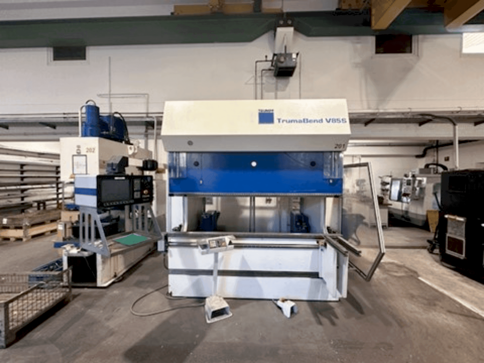 Vista frontal de la máquina TRUMPF TrumaBend V85S