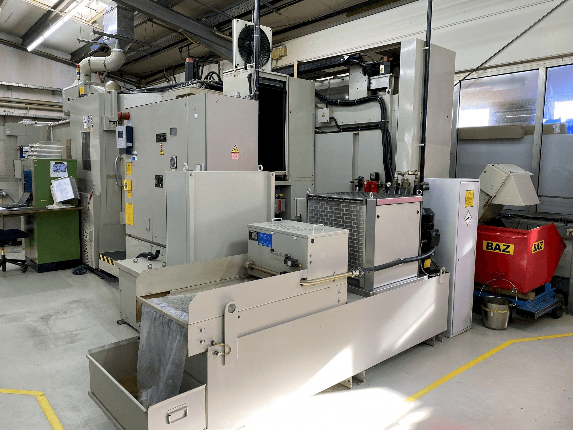 Vista frontal de la máquina Mitsui Seiki HU50A