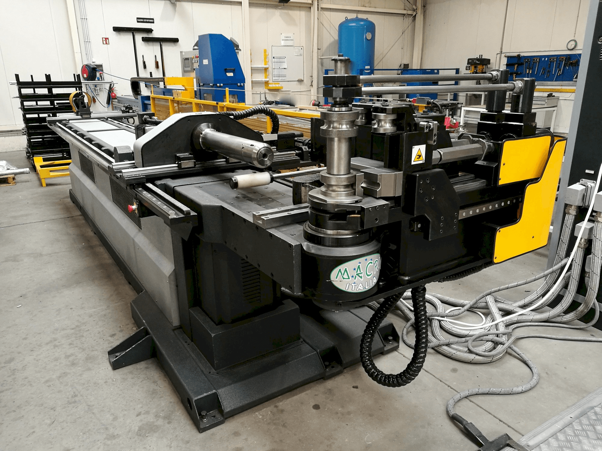 Vista frontal de la máquina Macri Italia PROVAR 6-65