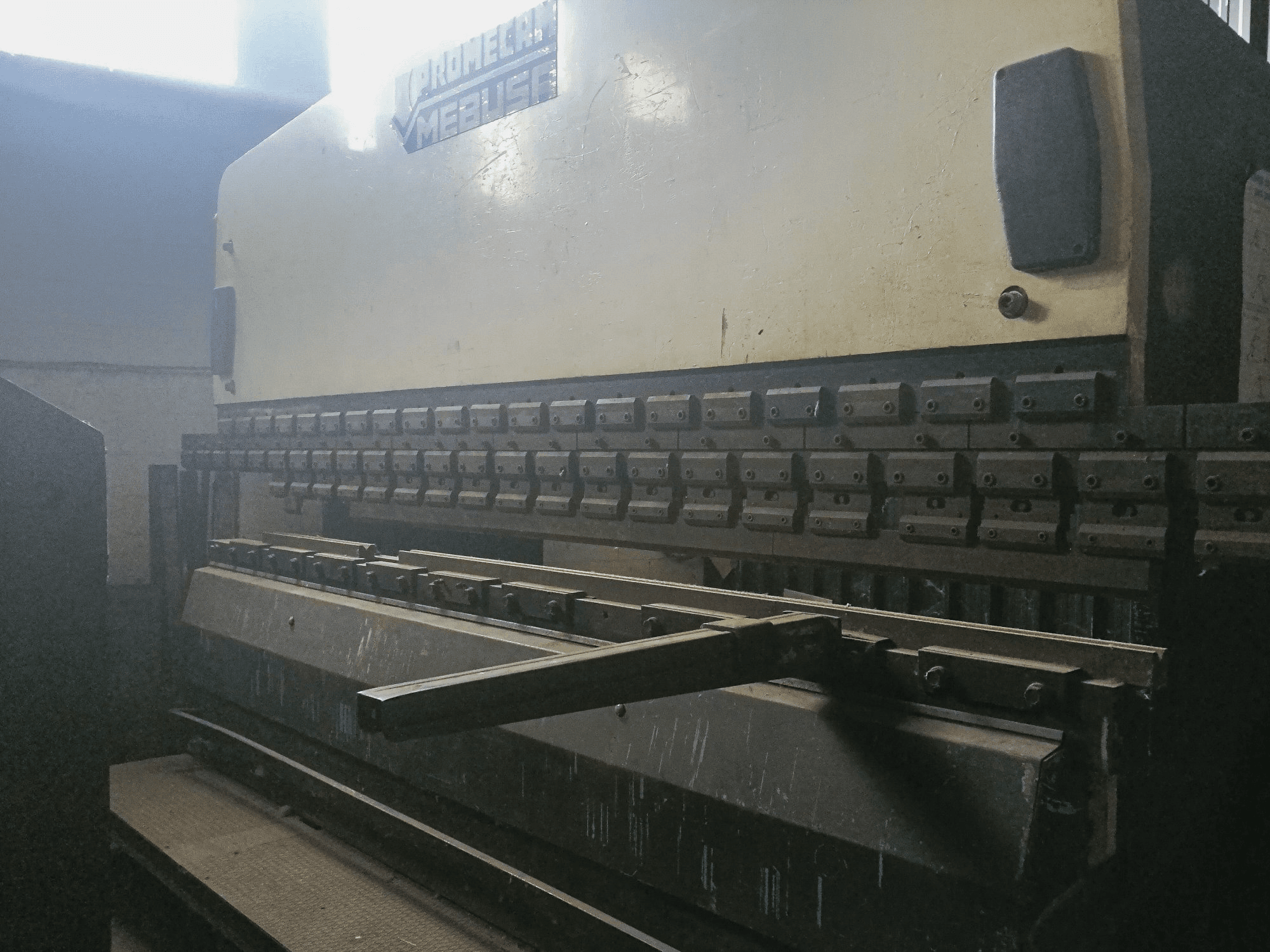 Vista derecha 1 de la máquina PROMECAM MEBUSA RG 204